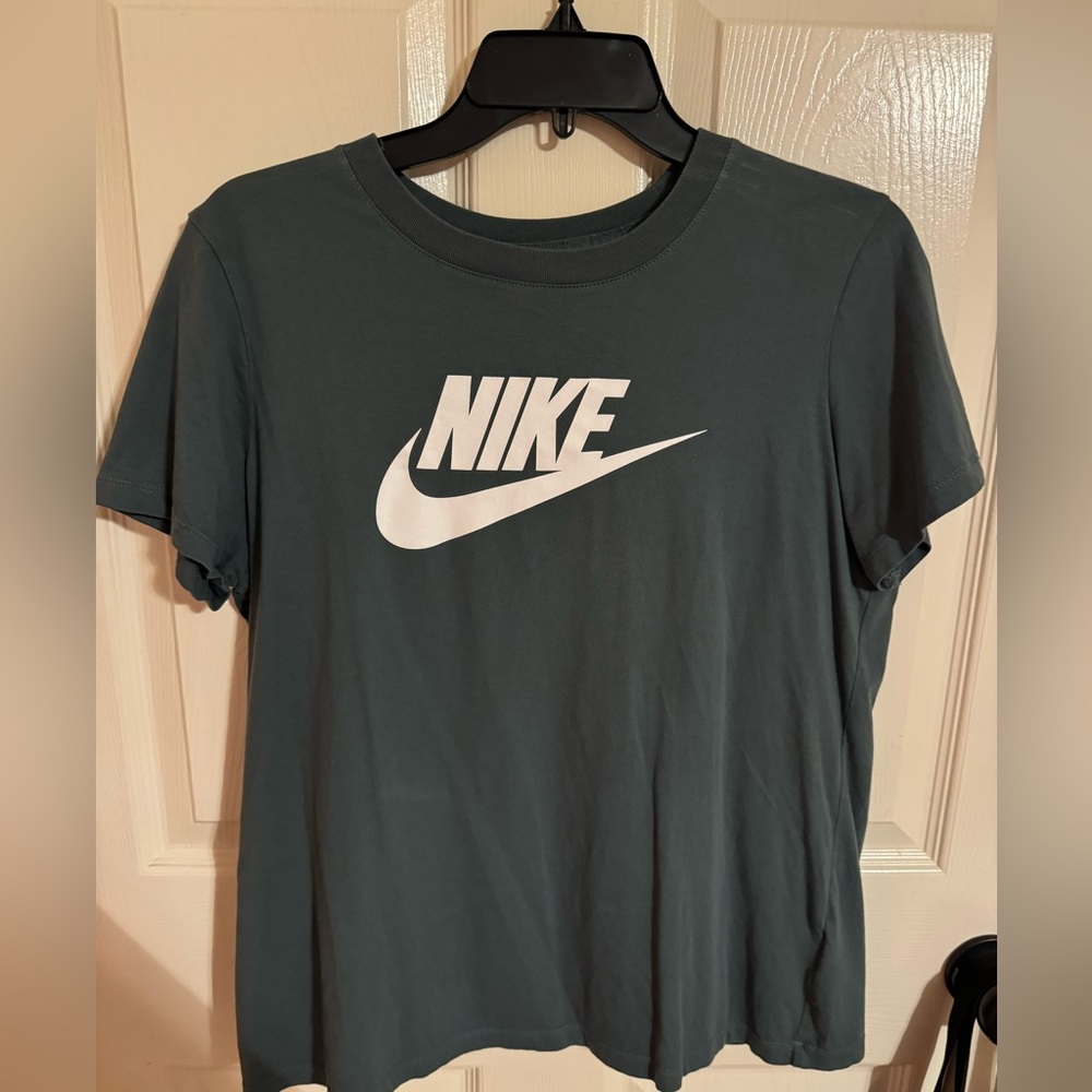 Women’s Nike Tee Shirt